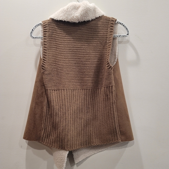 NWT Chelsea & Theodore Faux Fur Vest - S - Picture 3 of 8